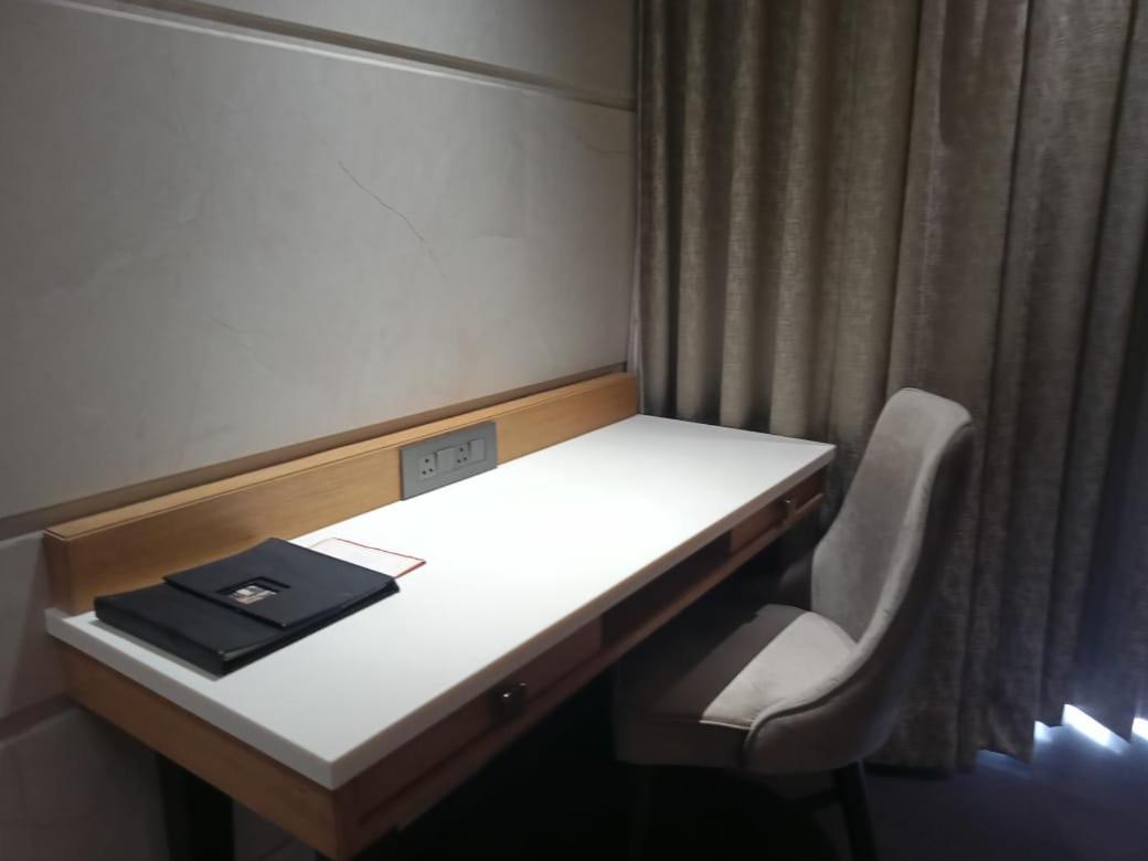 ホテル ザ レッド メープル マシャル インドール エクステリア 写真